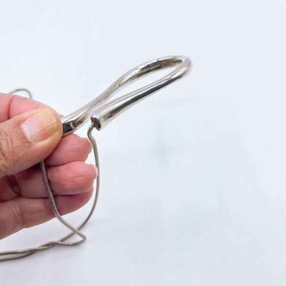 Silpada 925 Sterling Silver Tubular Horseshoe Pendent on Long Snake Chain Neckla - Picture 7 of 12